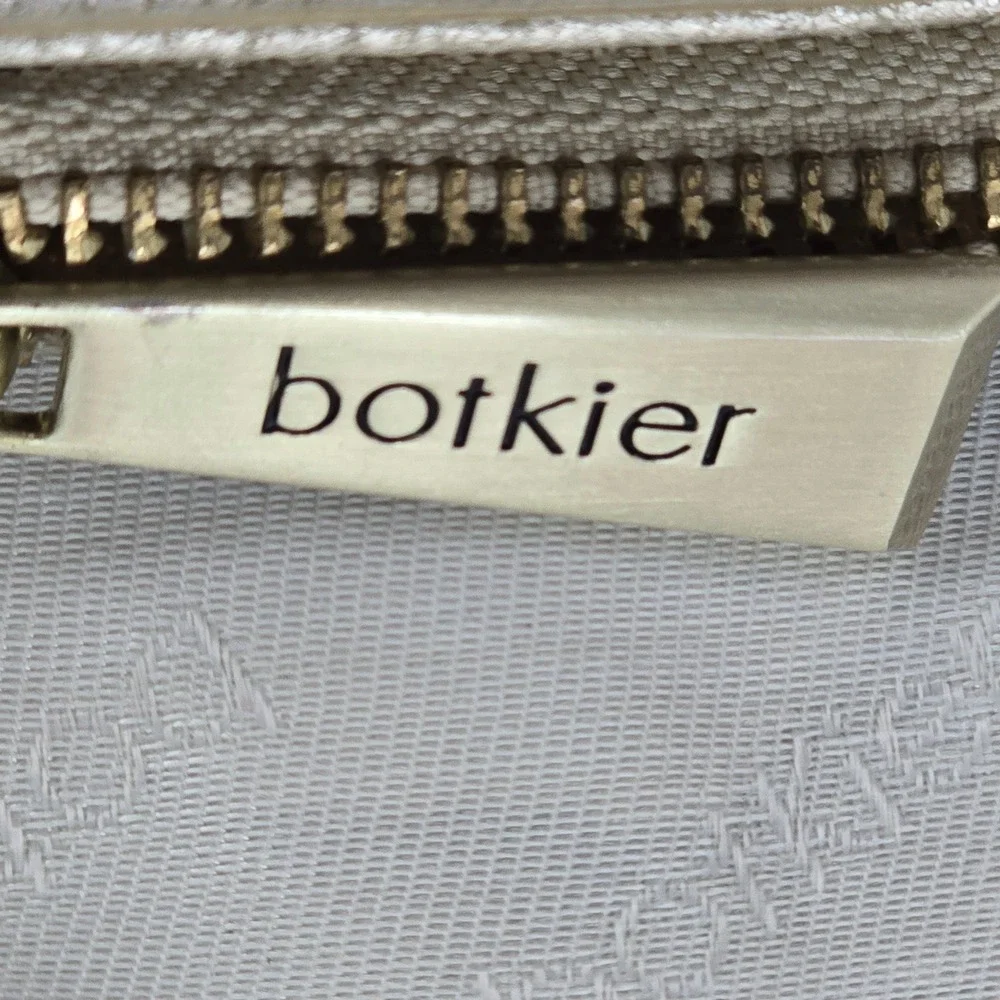 Botkier Metallic Champagne Leather Crossbody Bag‎ Chain Handle Turnlock Closure
